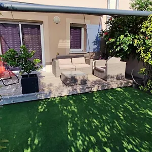 https://au-8-de-la-garance.fr-provencehotel.com